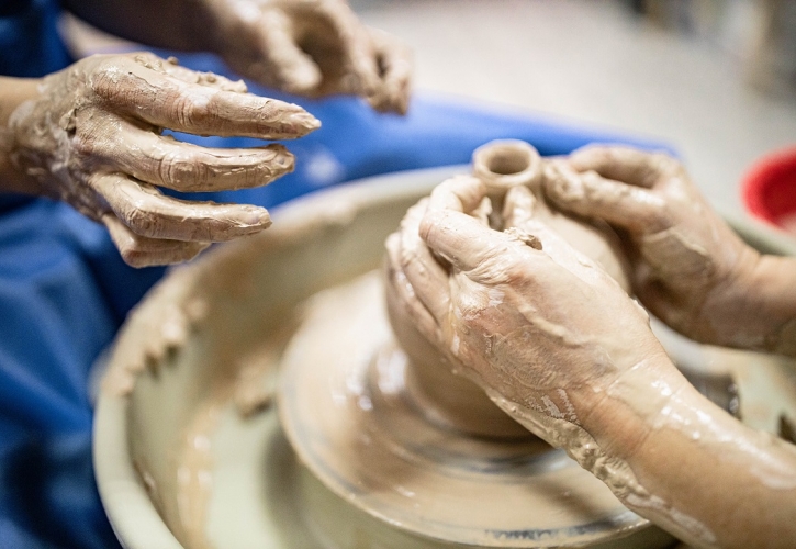 / Занятия по гончарному делу и лепке из глины для детей в Абакане		 		